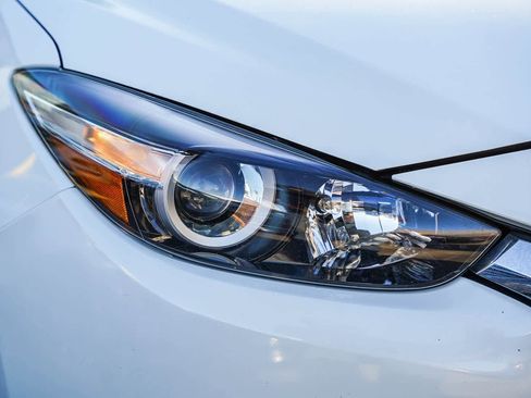 Used 2018 MAZDA MAZDA3 Sport image 10