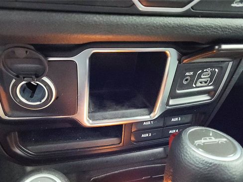 Used 2024 Jeep Gladiator Sport image 37