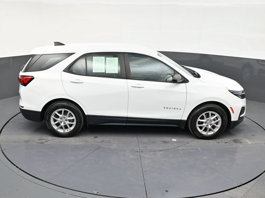 Used 2022 Chevrolet Equinox LS FWD image 17