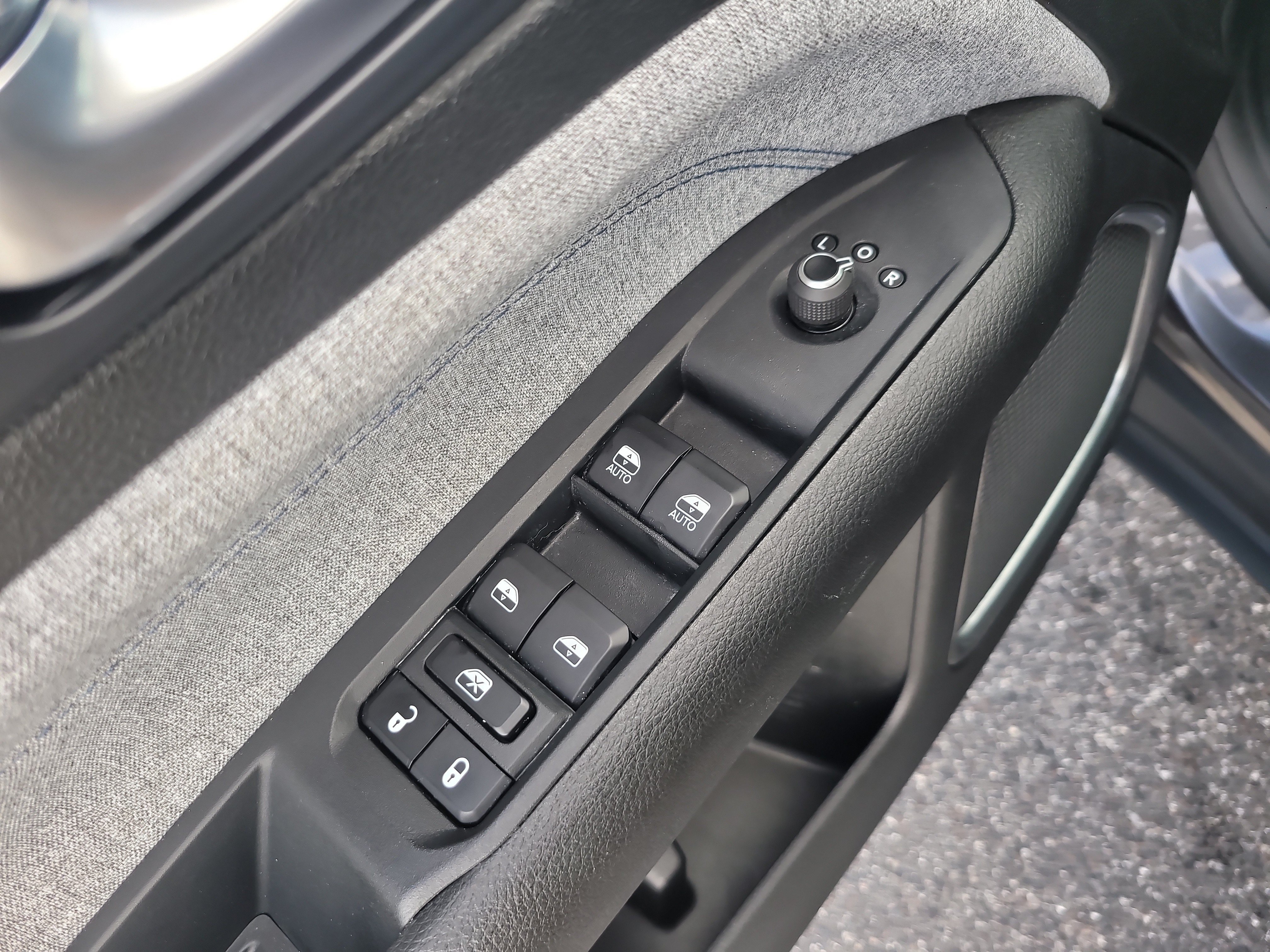 Used 2023 Jeep Compass Latitude AWD/4WD image 16