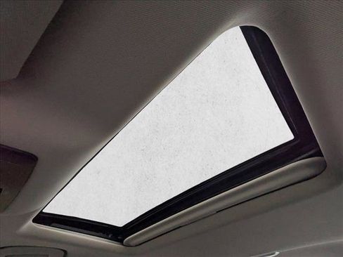 Used 2022 Nissan Altima 2.5 SV w/ SV Premium Package image 15