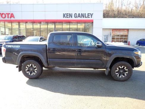 Certified 2022 Toyota Tacoma TRD Off-Road image 2