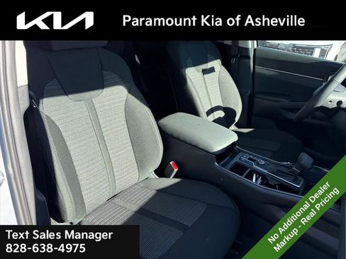 New 2026 Kia Sorento LX image 17