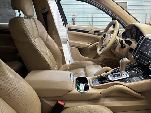 Used 2017 Porsche Cayenne Platinum Edition image 30