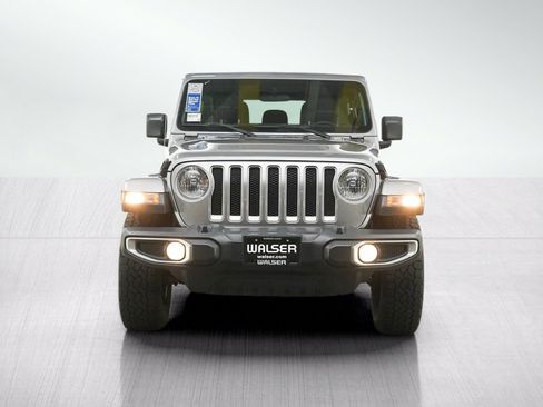 Used 2018 Jeep Wrangler Unlimited Sahara AWD/4WD image 9