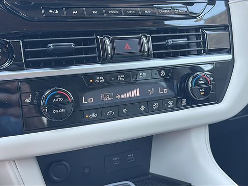 New 2025 Nissan Pathfinder SL w/ Cargo Package image 25