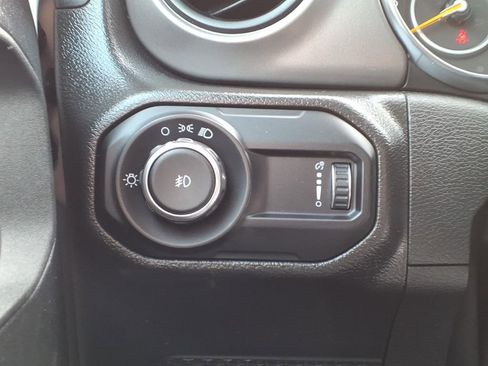 Used 2023 Jeep Wrangler Sport image 31