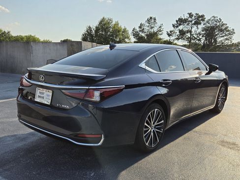 Used 2025 Lexus ES 300h w/ Premium Package FWD image 3