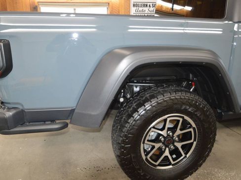 Used 2025 Jeep Gladiator Rubicon w/ Safety Group AWD/4WD image 21