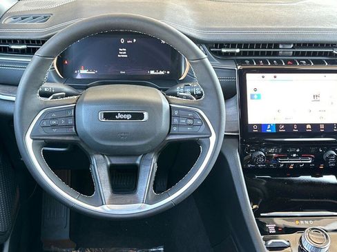 New 2025 Jeep Grand Cherokee Limited image 13