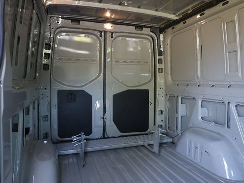 Used 2024 Mercedes-Benz Sprinter 2500 image 22