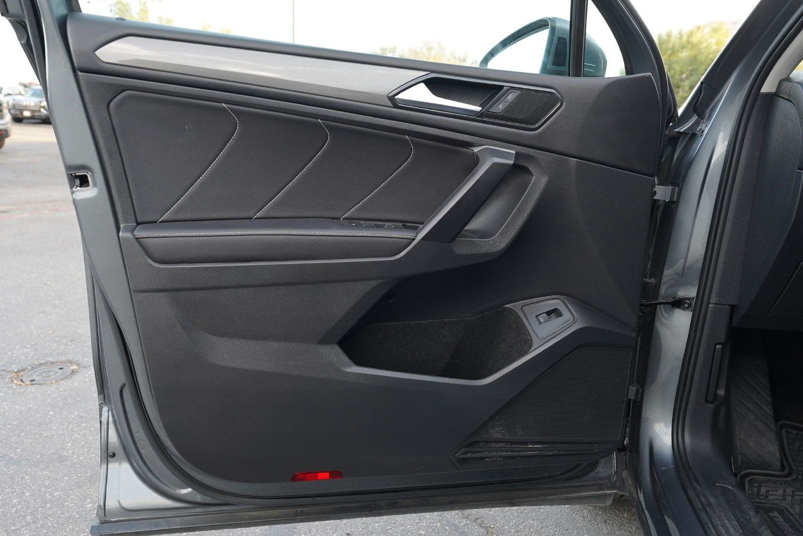 Used 2024 Volkswagen Tiguan SE FWD image 19