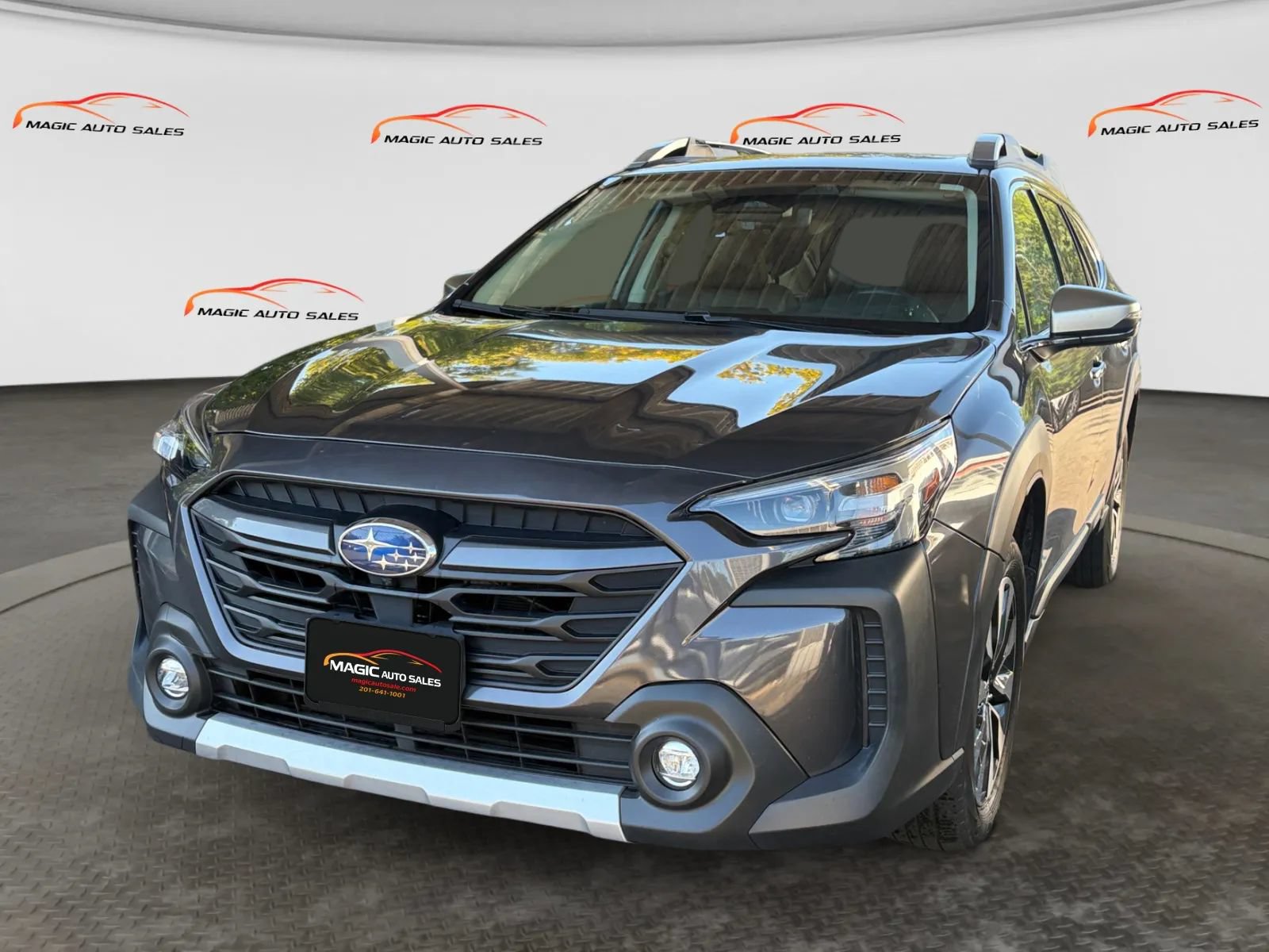 Used 2023 Subaru Outback Touring AWD/4WD image 1