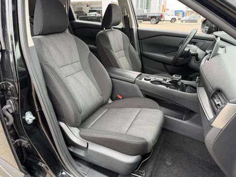 Used 2025 Nissan Rogue SV image 19