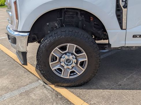 Used 2025 Ford F250 Lariat w/ FX4 Off-Road Package AWD/4WD image 9