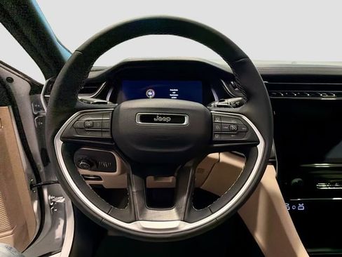 Used 2025 Jeep Grand Cherokee Limited w/ Trailer Tow Package image 9