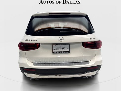 Used 2025 Mercedes-Benz GLB 250 4MATIC image 7
