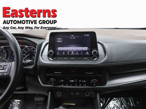 Used 2023 Nissan Rogue SV AWD/4WD image 11