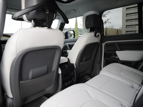 New 2026 Land Rover Defender 110 X-Dynamic SE image 15