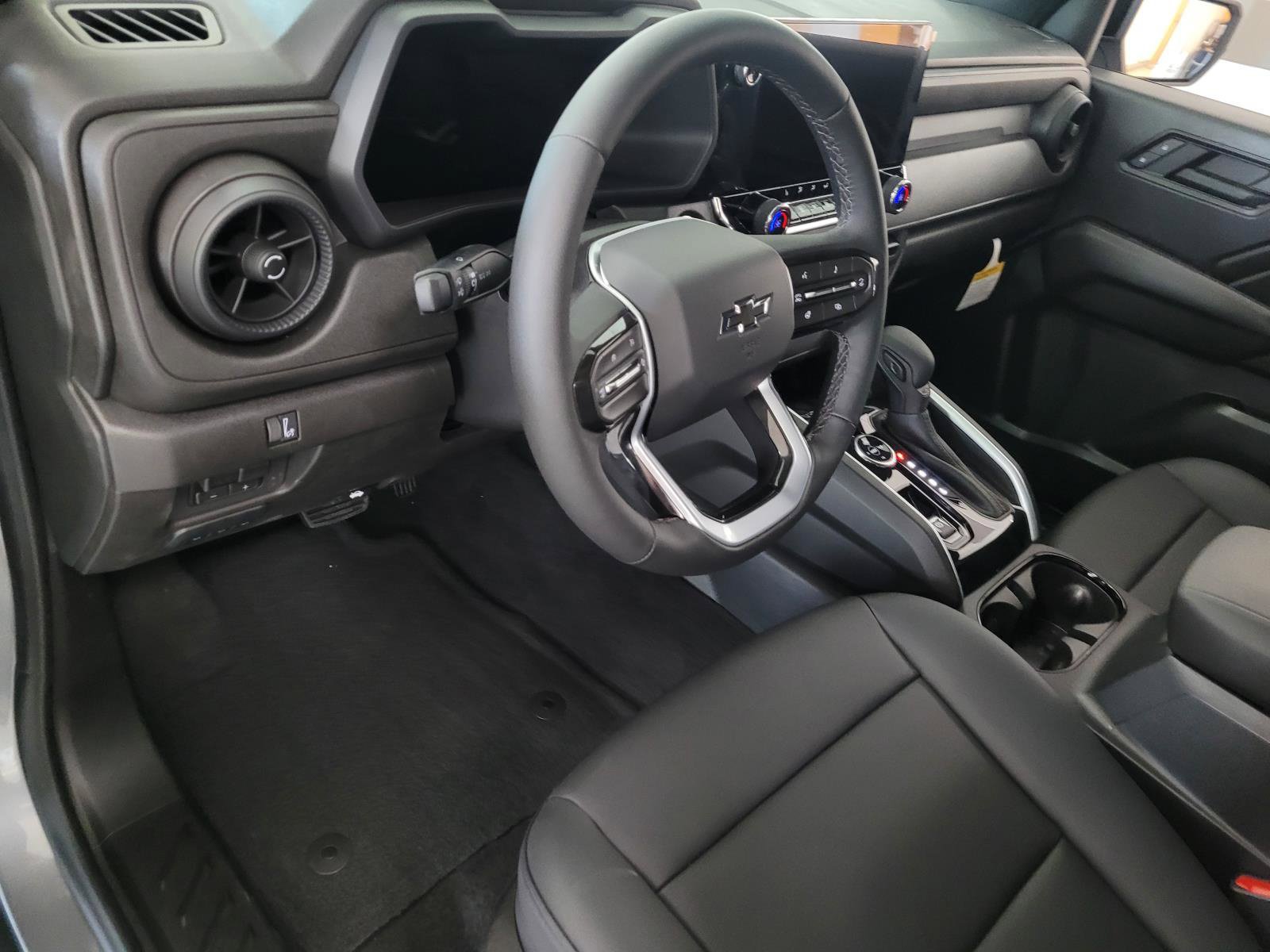 New 2026 Chevrolet Colorado Trail Boss w/ Midnight Edition AWD/4WD image 15