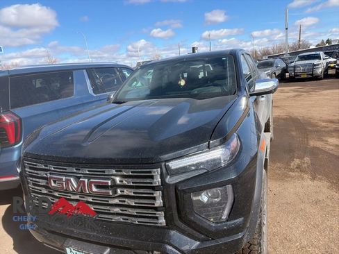 Used 2024 GMC Canyon Denali image 9