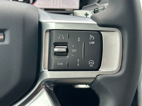 Used 2025 Land Rover Discovery S image 45