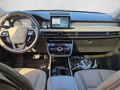 Used 2022 Lincoln Corsair AWD w/ Premium Package image 16