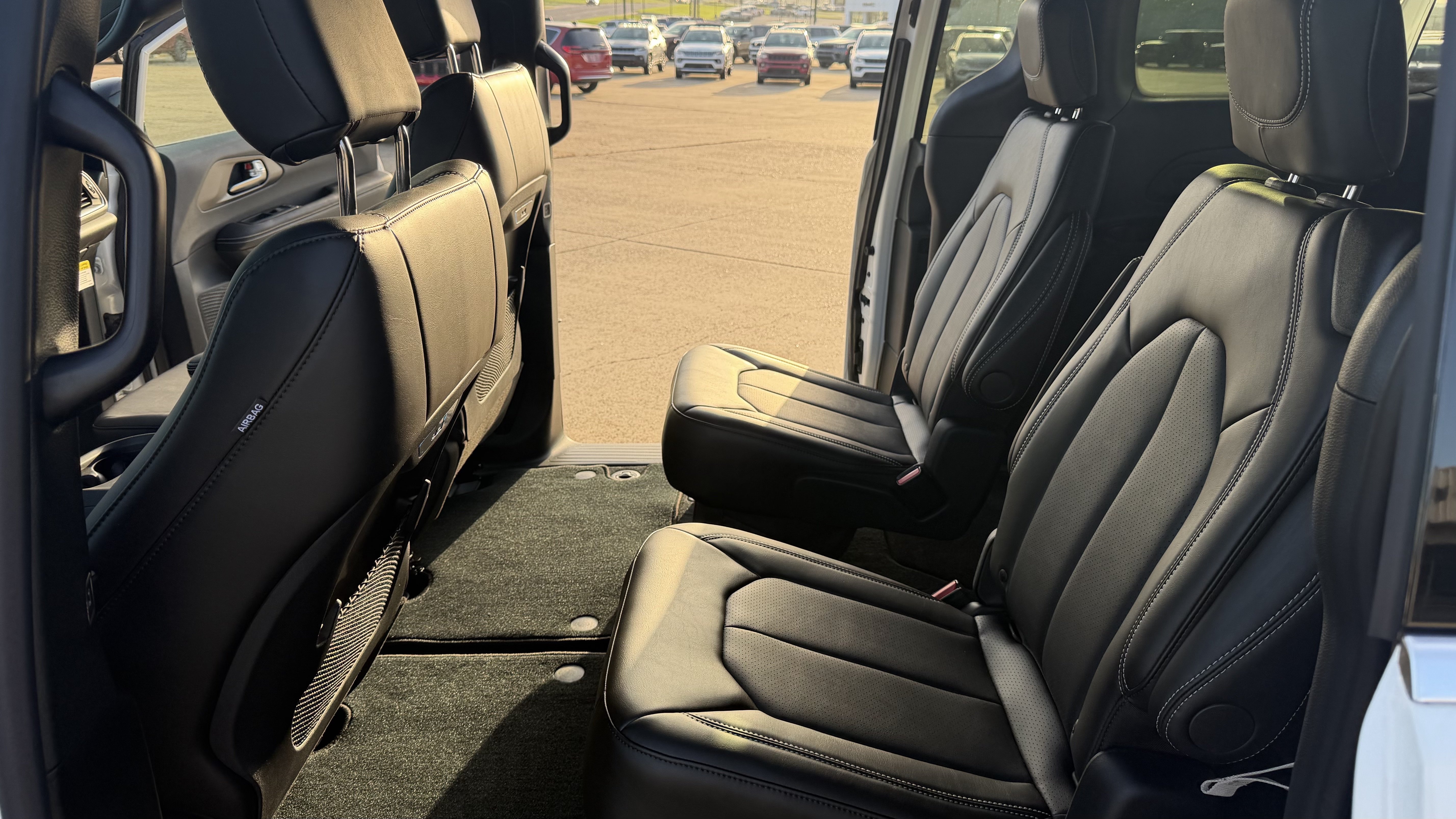 New 2027 Chrysler Pacifica Select w/ Family Tech Group FWD image 31