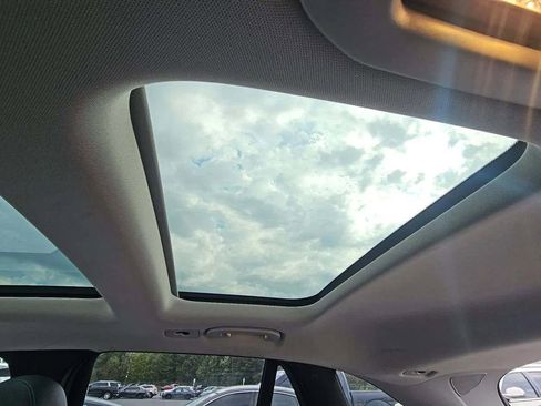 Used 2021 Mercedes-Benz GLC 300 w/ Premium Package image 18