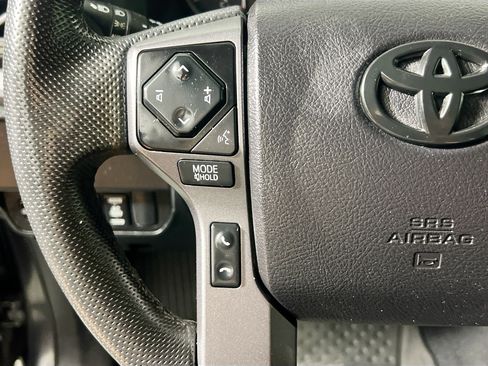Used 2022 Toyota Tacoma TRD Off-Road RWD image 18