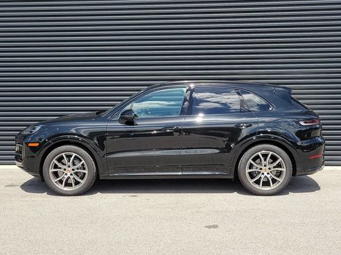 Certified 2025 Porsche Cayenne AWD/4WD image 2