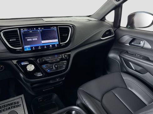 New 2026 Chrysler Pacifica Select w/ S Appearance Package FWD image 22