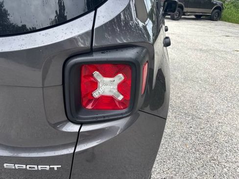 Used 2021 Jeep Renegade Sport w/ Sport Appearance Group AWD/4WD image 12