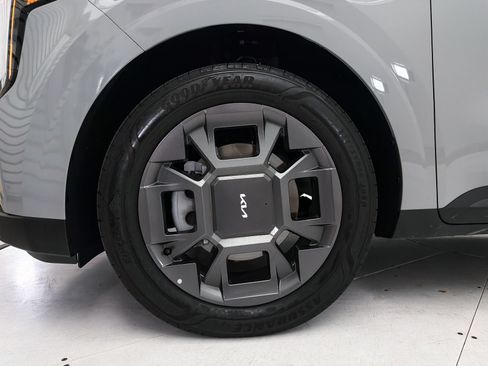 Certified 2025 Kia Carnival EX FWD image 15