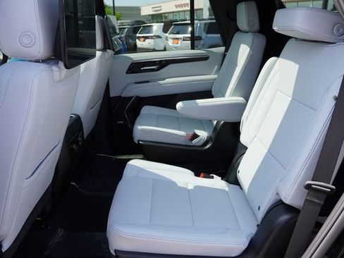 Used 2025 Chevrolet Tahoe Premier AWD/4WD image 18