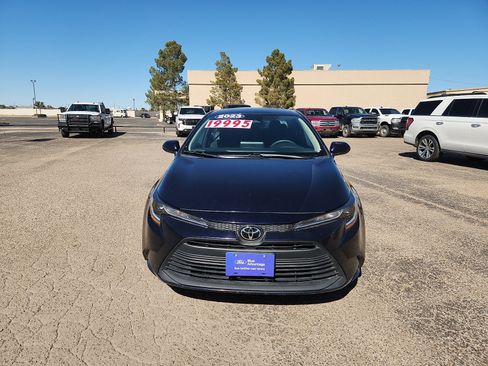Used 2023 Toyota Corolla LE image 2