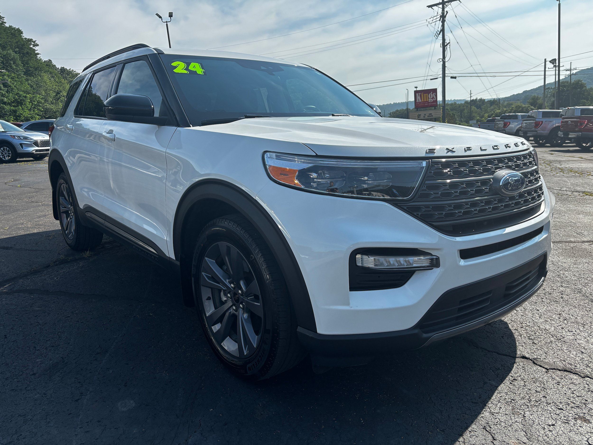 Used 2024 Ford Explorer XLT w/ Equipment Group 202A AWD/4WD image 1