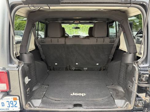 Used 2015 Jeep Wrangler Unlimited Sport w/ Connectivity Group AWD/4WD image 15
