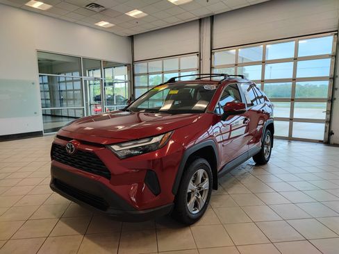 Used 2024 Toyota RAV4 XLE AWD/4WD image 7