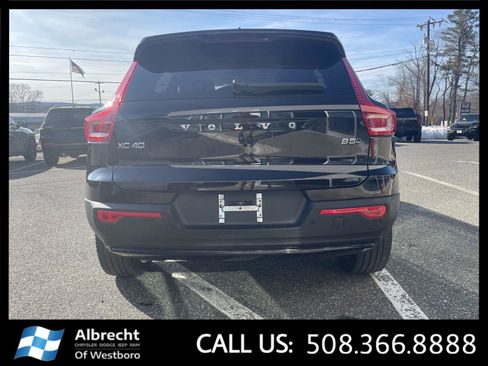 Used 2024 Volvo XC40 B5 Ultimate w/ Climate Package image 4
