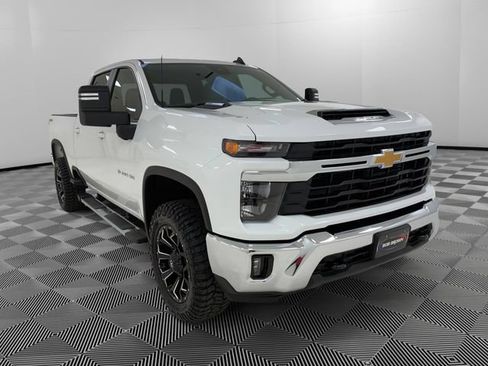 Used 2025 Chevrolet Silverado 2500 LT w/ Convenience Package AWD/4WD image 7
