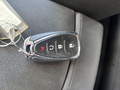 Used 2025 Chevrolet Trax LT FWD image 21