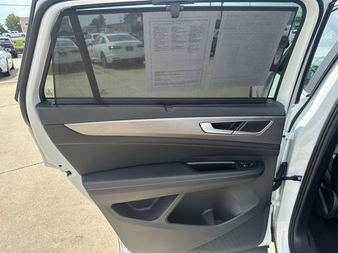 Used 2024 Volkswagen Atlas Cross Sport SE image 22
