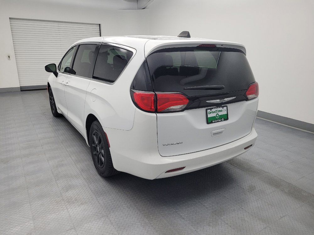 Used 2022 Chrysler Voyager LX FWD image 5
