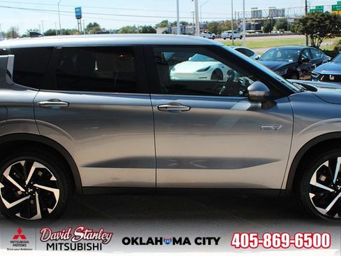 Used 2023 Mitsubishi Outlander SE image 7
