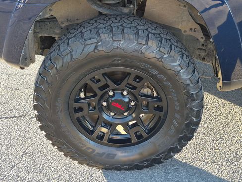 Used 2023 Toyota 4Runner SR5 AWD/4WD image 13