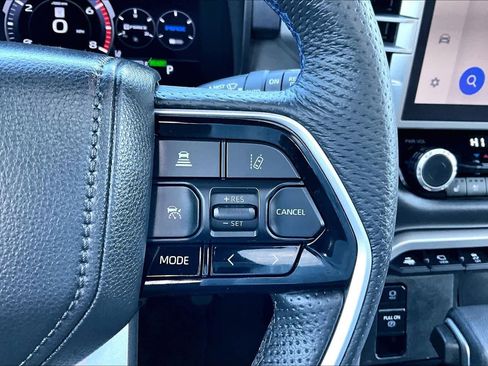 Used 2025 Toyota Sequoia Platinum image 23