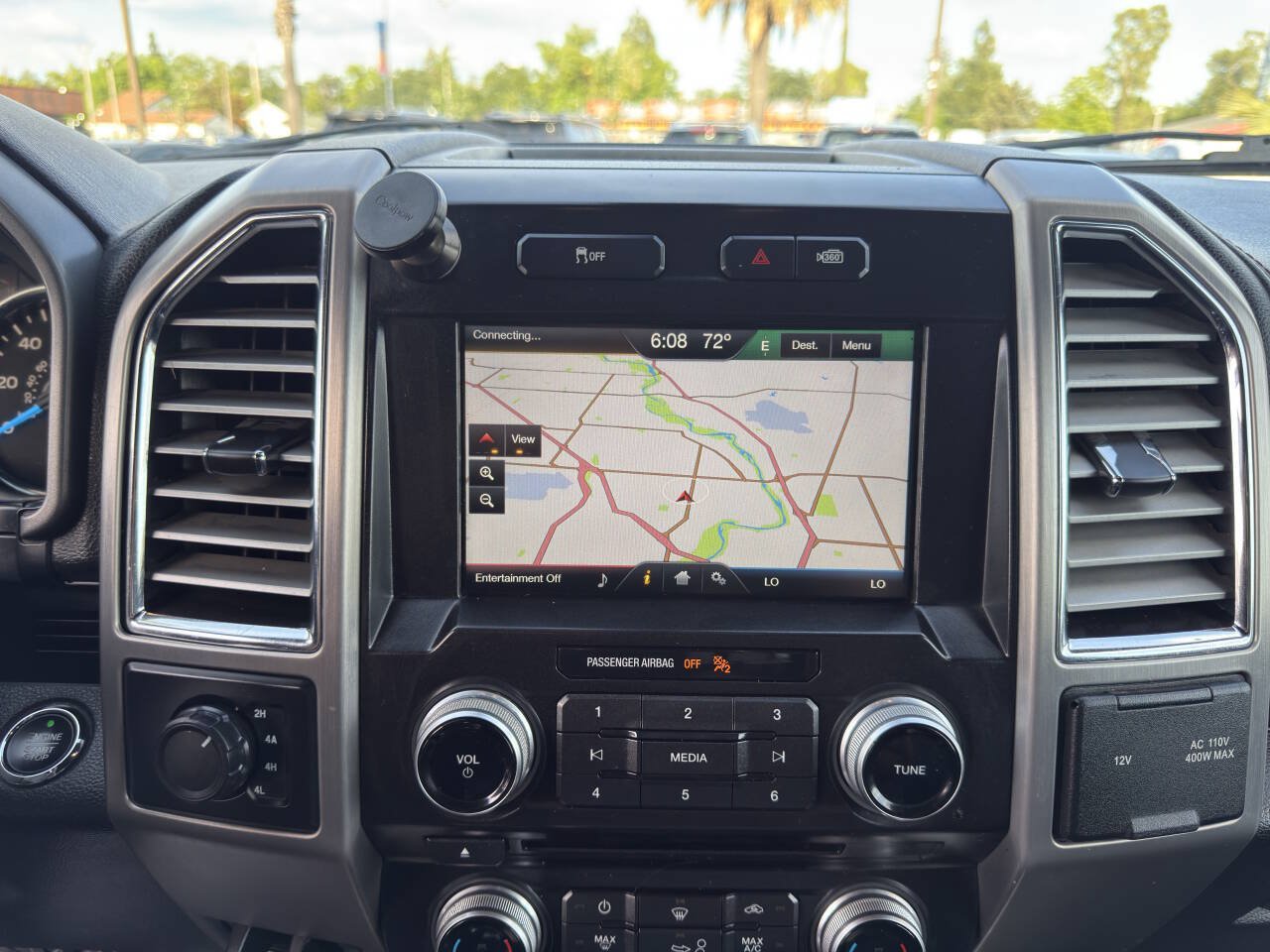 Used 2015 Ford F150 Platinum w/ Equipment Group 701A Luxury AWD/4WD image 18