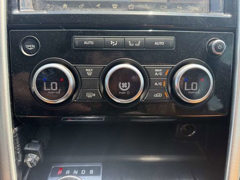 Used 2017 Land Rover Discovery HSE AWD/4WD image 45