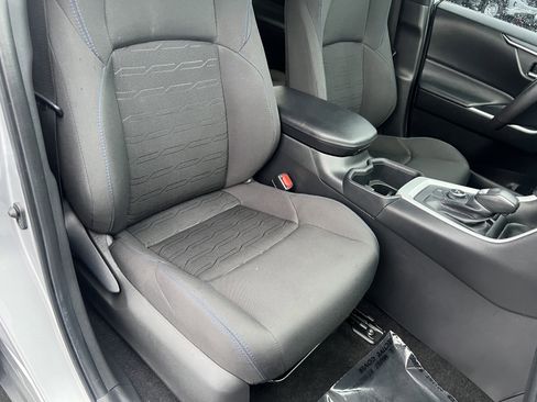 Used 2024 Toyota RAV4 SE image 24